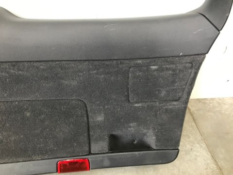 Tapicerka audi a4 b7 kombi osłona tylnej klapy bagażnika 8e9867979b