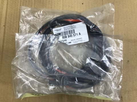 Uszczelka Porsche macan guma szyby bagażnika 95b845571a