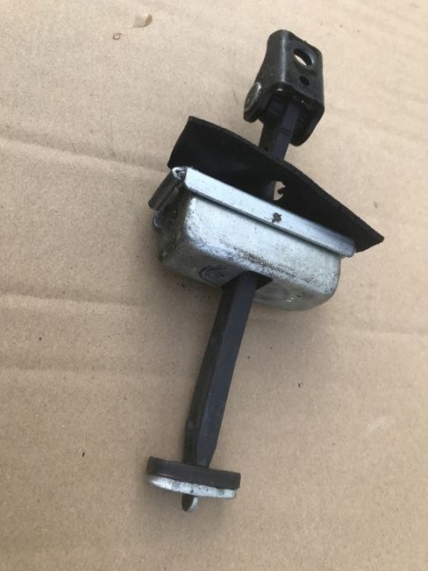 Zawias drzwi FORD C-MAX MK1 03-10r. ogranicznik prawy lewy tył 3M51-R23500-AG