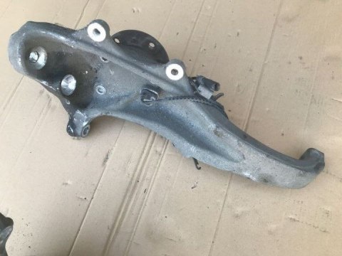 Zwrotnica BMW 5 F10 F11 piasta lewy przód