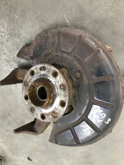 Zwrotnica VW Caddy 3 III 03-10r. 2.0 SDi DIESEL piasta prawa przednia prawy przód