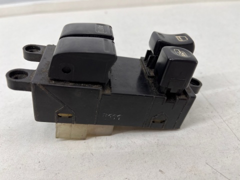 Przełącznik Nissan almera n16 panel przycisk szyb lewy przedni