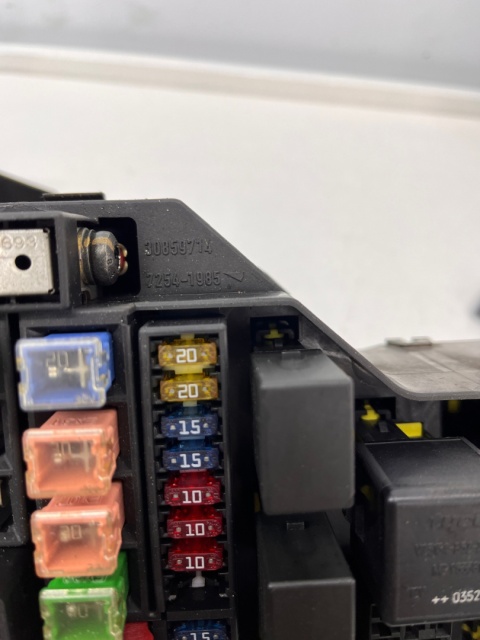 Skrzynka bezpieczników Volvo v40 1.8 moduł 30859714