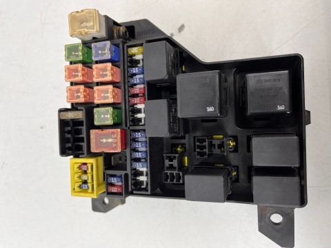 Skrzynka bezpieczników Volvo v40 1.8 moduł 30859714