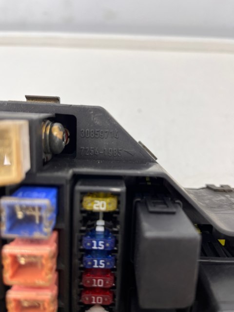 Skrzynka bezpieczników Volvo v40 1.8 moduł 30859714