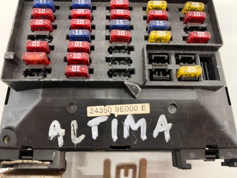 Skrzynka bezpieczników Nissan altima moduł sterownik BSI 24350-9e000