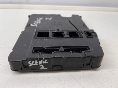 Skrzynka bezpieczników Renault scenic 2 megane 2 moduł komfortu 8200724405