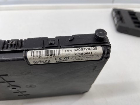 Skrzynka bezpieczników Renault scenic 2 megane 2 moduł komfortu 8200724405