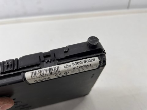 Skrzynka bezpieczników Renault scenic 2 megane 2 moduł komfortu 8200724405