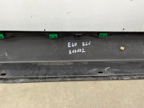 Nakładka progu BMW 5 E60 E61 prawa listwa próg zewnętrzny 7033760