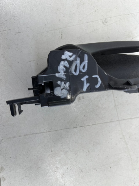 Klamka Citroen C1 Toyota Aygo I Peugeot 107 05-14r. wewnętrzna prawa przednia prawy przód