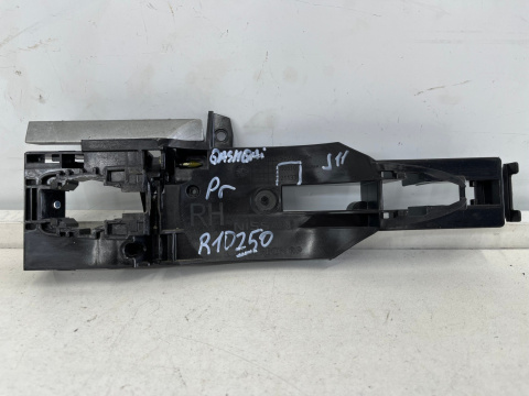 Klamka Nissan Qashqai II 2 J11 13-21r. zewnętrzna rączka uchwyt drzwi przednia tylna prawa podstawa mocowanie 8061021133