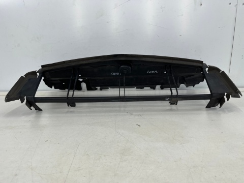 Osłona chłodnicy Mercedes W204 wlot powietrza kierownica C-klasa 07-14r. przedlift i lift a2045053430