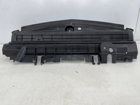 Osłona chłodnicy Mercedes W204 wlot powietrza kierownica C-klasa 07-14r. przedlift i lift a2045053430