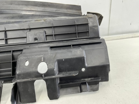 Osłona chłodnicy Mercedes W204 wlot powietrza kierownica C-klasa 07-14r. przedlift i lift a2045053430