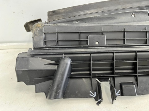 Osłona chłodnicy Mercedes W204 wlot powietrza kierownica C-klasa 07-14r. przedlift i lift a2045053430