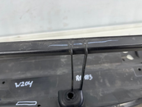 Osłona chłodnicy Mercedes W204 wlot powietrza kierownica C-klasa 07-14r. przedlift i lift a2045053430