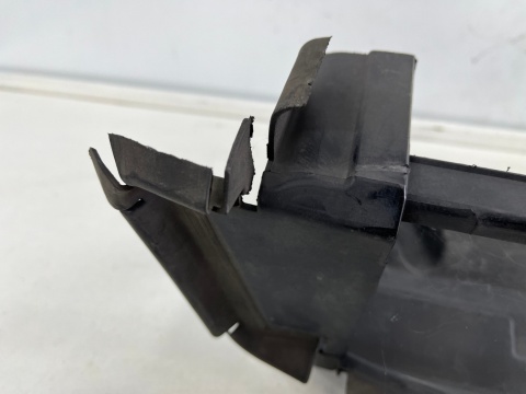 Osłona chłodnicy Mercedes W204 wlot powietrza kierownica C-klasa 07-14r. przedlift i lift a2045053430