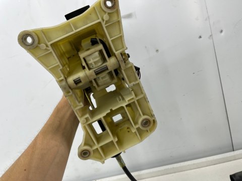 Lewarek zmiany biegów Hyundai Sonata V 5 NF 04-09r. 3.3 v6 automat wybierak dźwignia linka