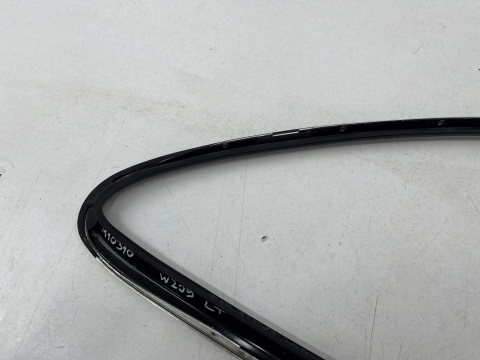 Listwa Mercedes CLK I 1 W208 C208 coupe 97-02r. lewa tylna nakładka zewnętrzna ozdobna szyby bocznej karoseryjnej chrom