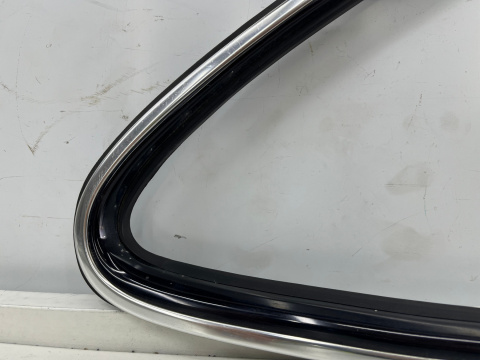 Listwa Mercedes CLK I 1 W208 C208 coupe 97-02r. prawa tylna nakładka zewnętrzna ozdobna szyby bocznej karoseryjnej chrom