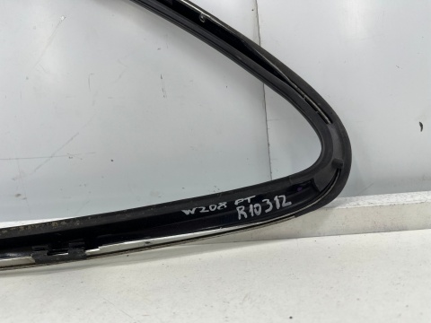 Listwa Mercedes CLK I 1 W208 C208 coupe 97-02r. prawa tylna nakładka zewnętrzna ozdobna szyby bocznej karoseryjnej chrom