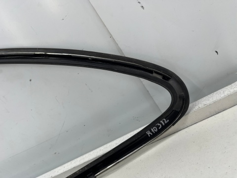 Listwa Mercedes CLK I 1 W208 C208 coupe 97-02r. prawa tylna nakładka zewnętrzna ozdobna szyby bocznej karoseryjnej chrom