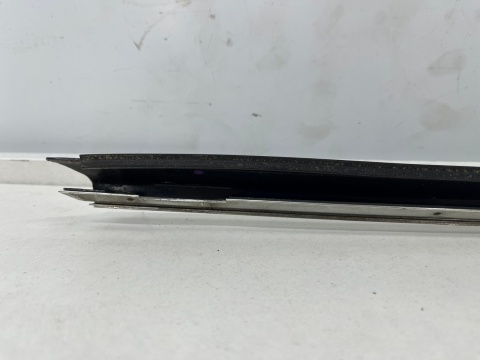 Listwa Mercedes CLK I 1 W208 C208 coupe 97-02r. prawa tylna nakładka zewnętrzna ozdobna szyby bocznej karoseryjnej chrom