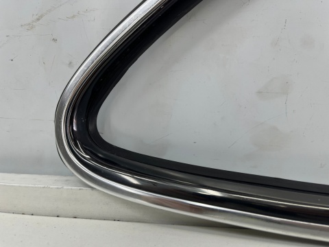 Listwa Mercedes CLK I 1 W208 C208 coupe 97-02r. prawa tylna nakładka zewnętrzna ozdobna szyby bocznej karoseryjnej chrom