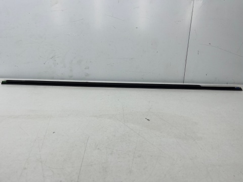 Listwa Mercedes W246 B-klasa zgarniająca zewnętrzna nakładka drzwi lewych przednich 11-18r. chrom a2467250182