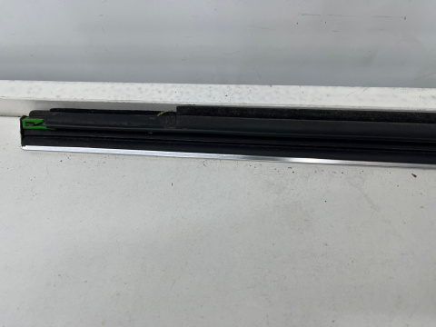 Listwa Mercedes W246 B-klasa zgarniająca zewnętrzna nakładka drzwi lewych przednich 11-18r. chrom a2467250182