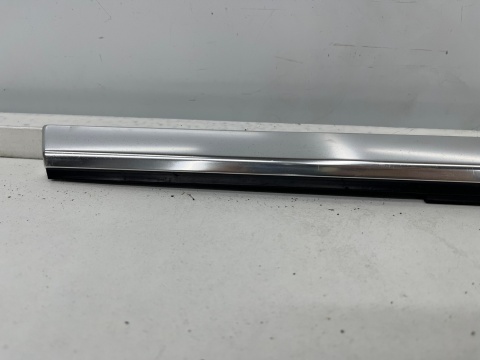 Listwa Mercedes W246 B-klasa zgarniająca zewnętrzna nakładka drzwi lewych tylnych 11-18r. chrom a2467350182
