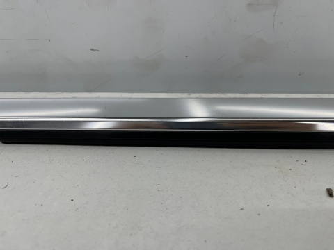 Listwa Mercedes W246 B-klasa zgarniająca zewnętrzna nakładka drzwi lewych tylnych 11-18r. chrom a2467350182