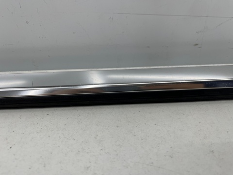 Listwa Mercedes W246 B-klasa zgarniająca zewnętrzna nakładka drzwi lewych tylnych 11-18r. chrom a2467350182