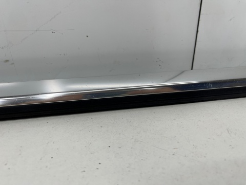 Listwa Mercedes W246 B-klasa zgarniająca zewnętrzna nakładka drzwi lewych tylnych 11-18r. chrom a2467350182
