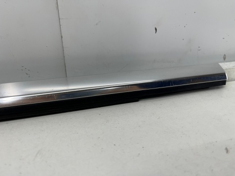 Listwa Mercedes W246 B-klasa zgarniająca zewnętrzna nakładka drzwi lewych tylnych 11-18r. chrom a2467350182