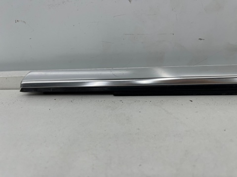 Listwa Mercedes W246 B-klasa zgarniająca zewnętrzna nakładka drzwi lewych tylnych 11-18r. chrom a2467350182