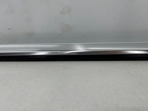 Listwa Mercedes W246 B-klasa zgarniająca zewnętrzna nakładka drzwi lewych tylnych 11-18r. chrom a2467350182