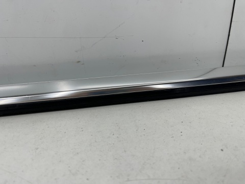 Listwa Mercedes W246 B-klasa zgarniająca zewnętrzna nakładka drzwi lewych tylnych 11-18r. chrom a2467350182