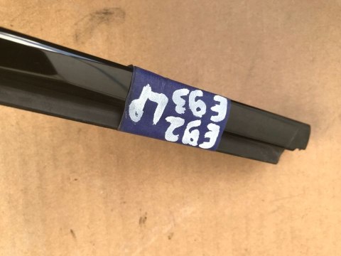 Listwa BMW E93 CABRIO COUPE nakładka zgarniająca szyby drzwi lewa przednia ozdobna czarna ShadowLine 7119080 7119079