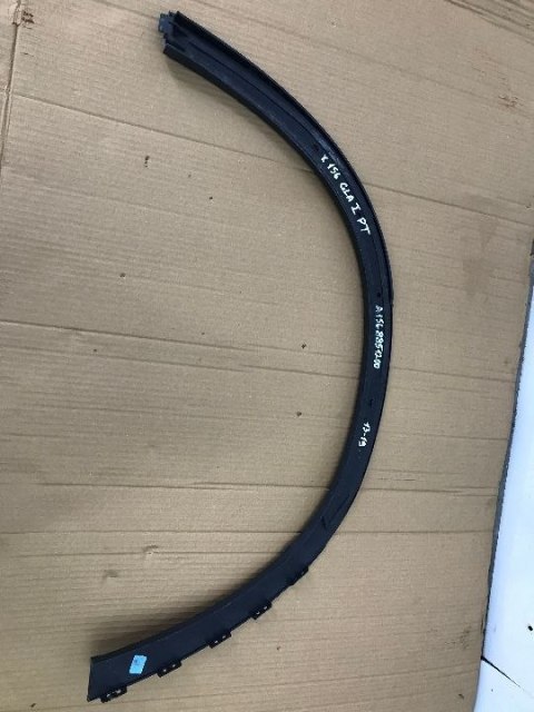 Listwa Mercedes GLA I X156 nakładka rant nadkola błotnika prawa tylna 2013-2019r. A1568851200