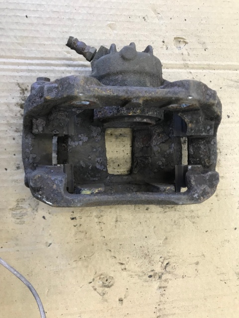 Zacisk hamulcowy Peugeot 307 cc 03-08 lewy przedni