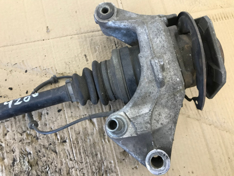 Zwrotnica Maserati 4200 GT GranSport Coupe Spyder piasta półoś prawa przednia 01-07r. 184540 189337