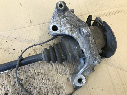 Zwrotnica Maserati 4200 GT GranSport Coupe Spyder piasta półoś prawa przednia 01-07r. 184540 189337