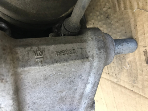 Zwrotnica Maserati 4200 GT GranSport Coupe Spyder piasta półoś prawa przednia 01-07r. 184540 189337