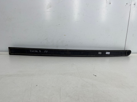 Listwa Opel Zafira B prawa przednia nakładka drzwi 2005-2014r. 13137773