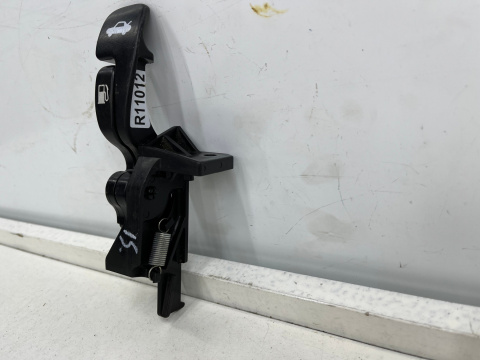 Klamka Lexus IS I is250 is200 is300 98-05r. rygiel uchwyt otwierania klapy bagażnika klapki wlewu paliwa