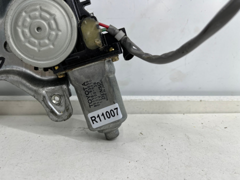 Podnośnik szyb Lexus IS I is250 is200 is300 98-05r. lewy tylny silniczek mechanizm 2pin 85710-53030