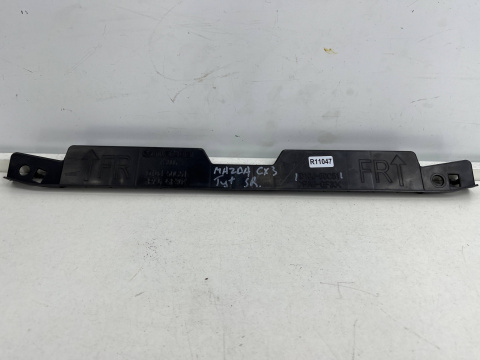 Ślizg Mazda CX-3 14-21r. tylne środkowe mocowanie zderzaka wspornik uchwyt d10j-50c51