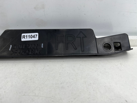 Ślizg Mazda CX-3 14-21r. tylne środkowe mocowanie zderzaka wspornik uchwyt d10j-50c51